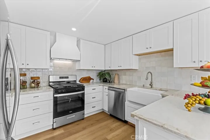 14200 Foothill Boulevard 8, Sylmar, California 91342