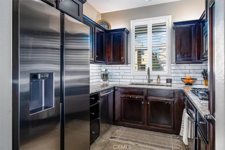 1553 North Sanders Avenue, Clovis, California 93619