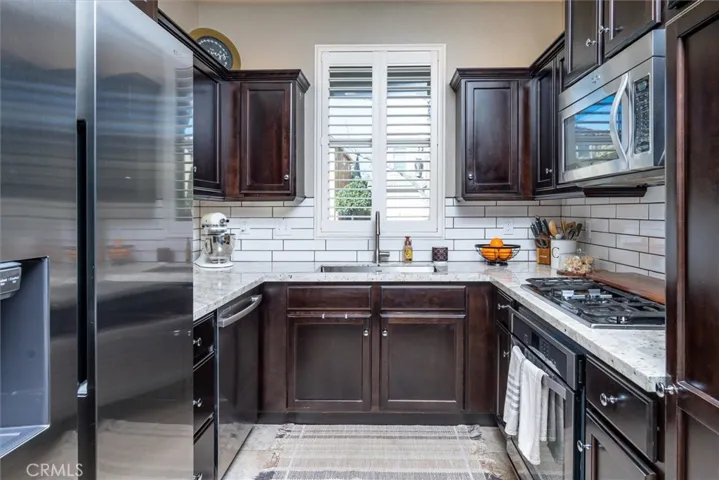 1553 North Sanders Avenue, Clovis, California 93619