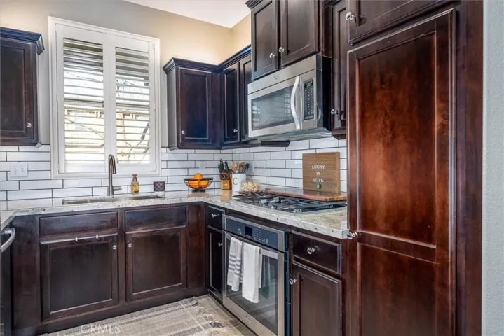 1553 North Sanders Avenue, Clovis, California 93619