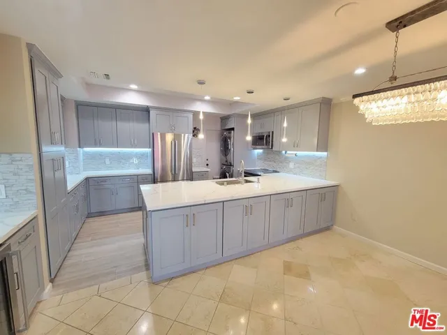 450 S Maple Drive 301, Beverly Hills, California 90212