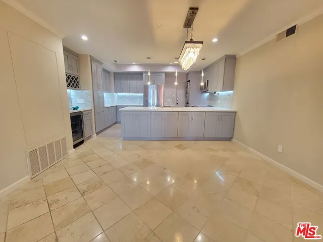 450 S Maple Drive 301, Beverly Hills, California 90212