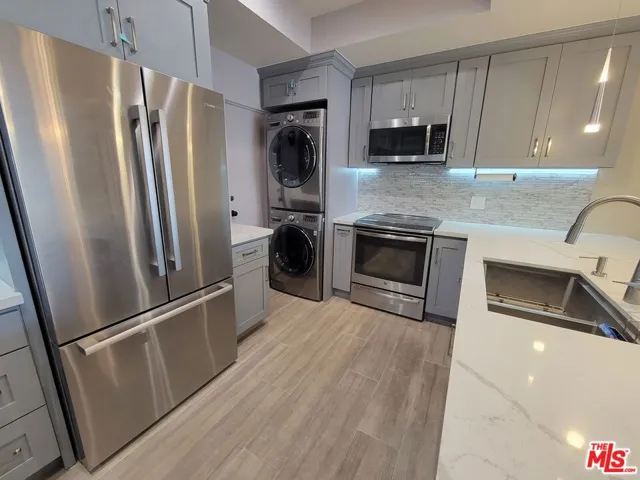 450 S Maple Drive 301, Beverly Hills, California 90212