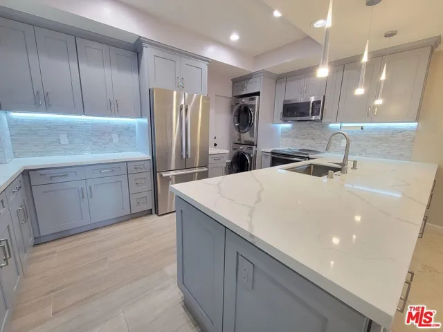 450 S Maple Drive 301, Beverly Hills, California 90212