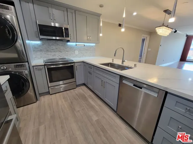 450 S Maple Drive 301, Beverly Hills, California 90212