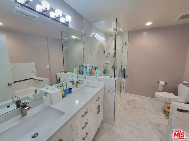 450 S Maple Drive 301, Beverly Hills, California 90212