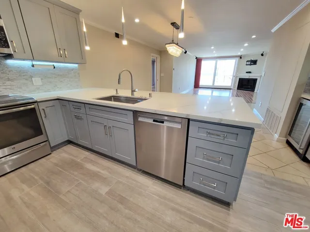 450 S Maple Drive 301, Beverly Hills, California 90212