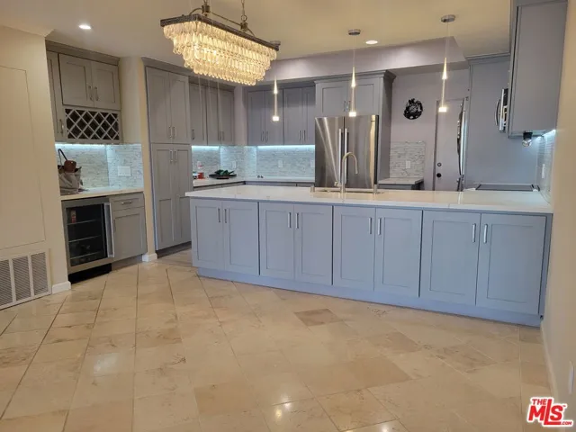 450 S Maple Drive 301, Beverly Hills, California 90212