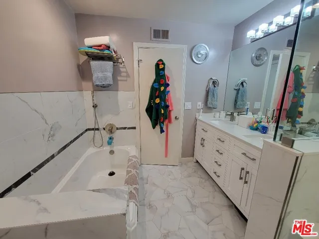 450 S Maple Drive 301, Beverly Hills, California 90212