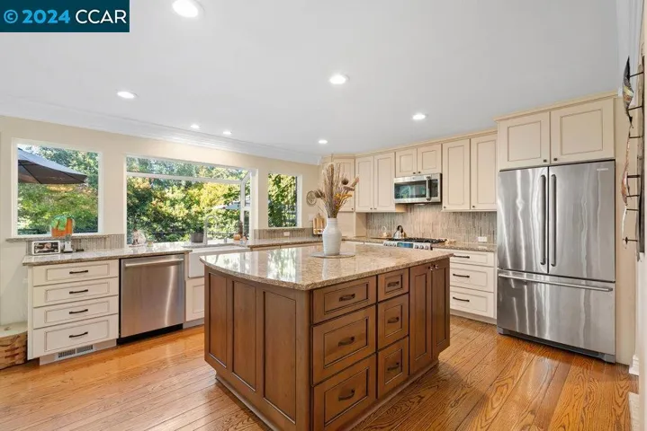 335 Pikes Ct, Martinez, California 94553-6220
