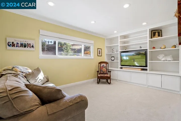 335 Pikes Ct, Martinez, California 94553-6220