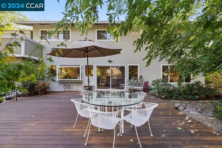 335 Pikes Ct, Martinez, California 94553-6220