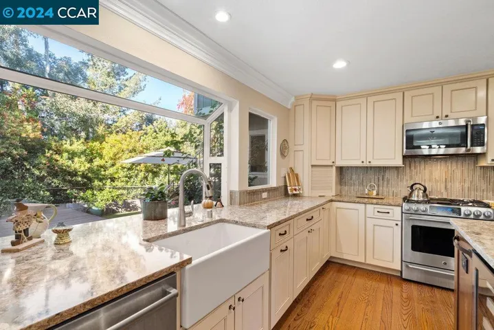 335 Pikes Ct, Martinez, California 94553-6220