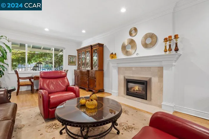 335 Pikes Ct, Martinez, California 94553-6220