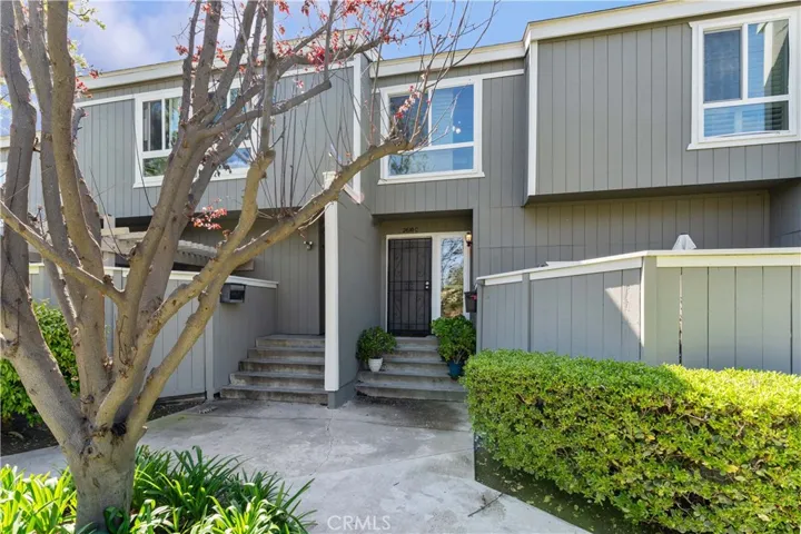 2610 W Segerstrom Avenue C, Santa Ana, California 92704