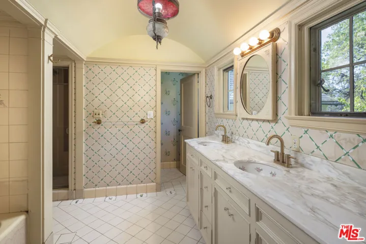 601 Lorraine Boulevard, Los Angeles, California 90005