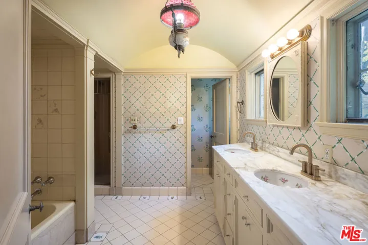 601 Lorraine Boulevard, Los Angeles, California 90005
