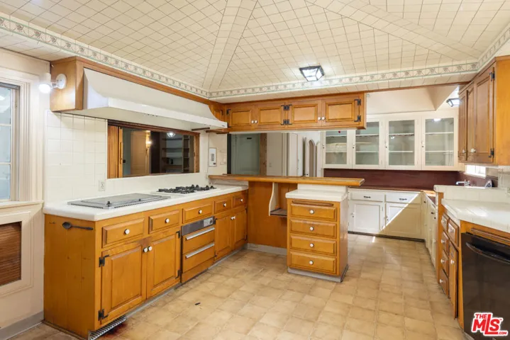 601 Lorraine Boulevard, Los Angeles, California 90005