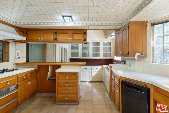 601 Lorraine Boulevard, Los Angeles, California 90005