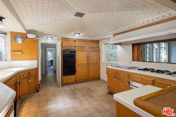601 Lorraine Boulevard, Los Angeles, California 90005