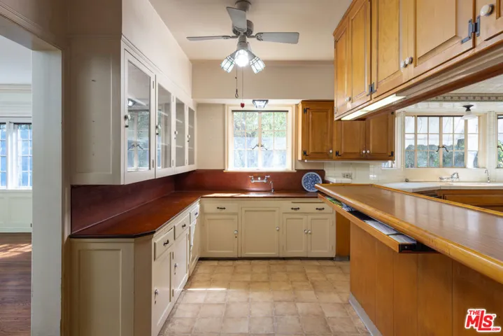 601 Lorraine Boulevard, Los Angeles, California 90005
