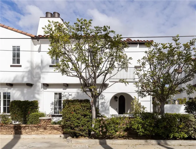 Welcome to 738 Tustin Ave. #B Newport Beach.