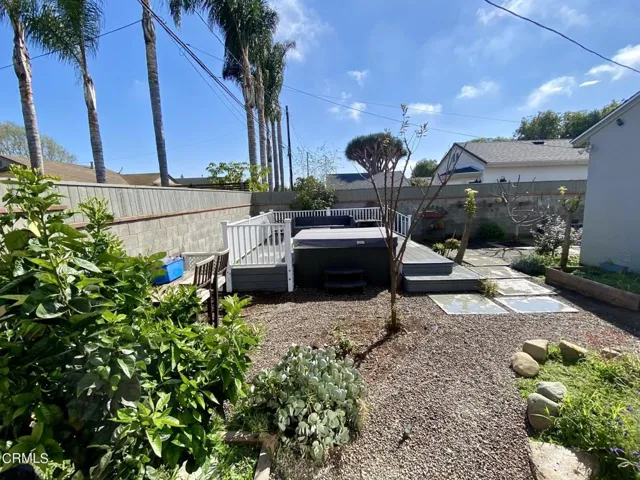 32 - 538 S Dos Caminos - Backyard - Hot