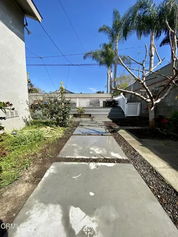30 - 538 S Dos Caminos - Backyard - Side