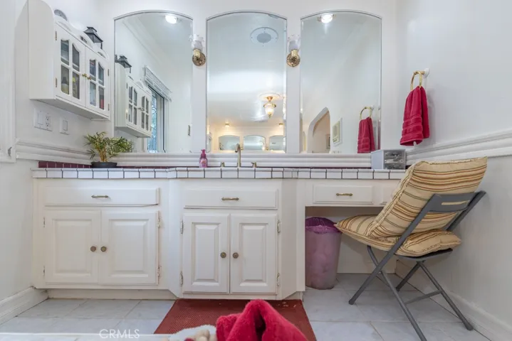 Sink/Vanity side 2