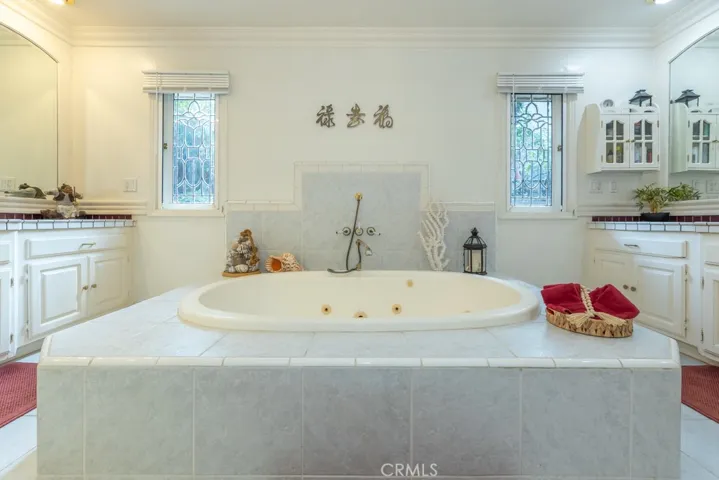 Jetted tub