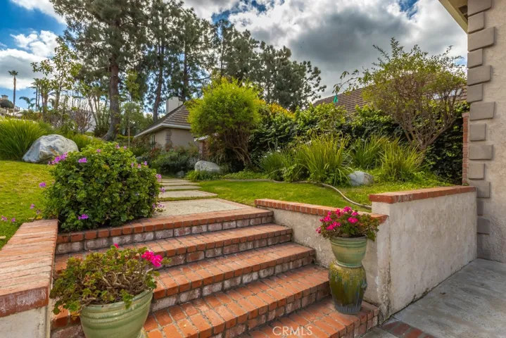 Small set of stairs from driveway toward main entrance