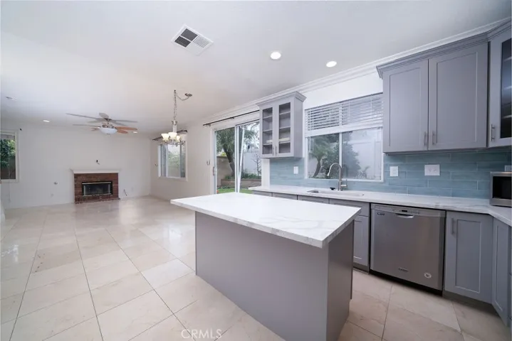 34 Halifax Place, Irvine, California 92602