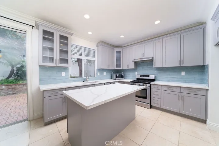 34 Halifax Place, Irvine, California 92602