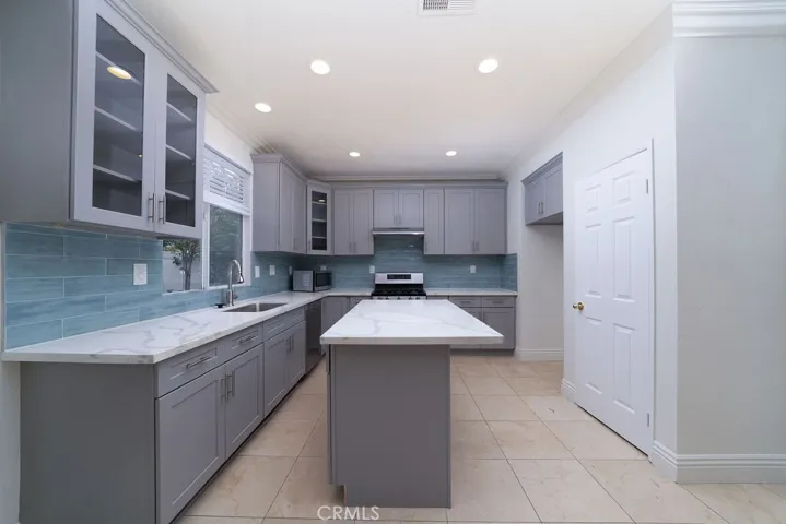 34 Halifax Place, Irvine, California 92602