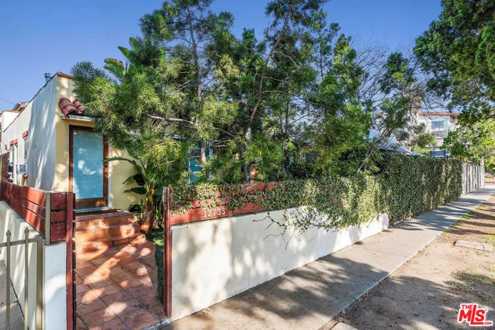 12735 Venice Boulevard 2, Los Angeles, California 90066