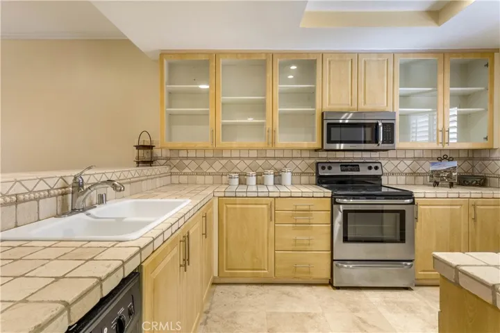 40 Villa Point Drive, Newport Beach, California 92660