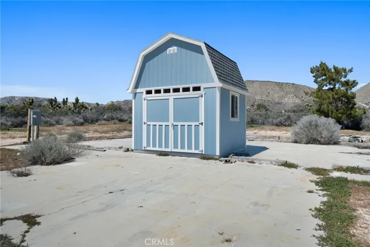 6425 Paramount Road, Phelan, California 92371