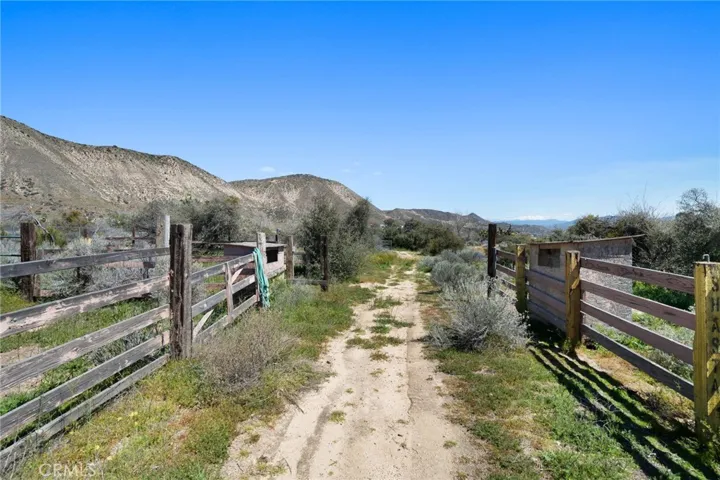 6425 Paramount Road, Phelan, California 92371