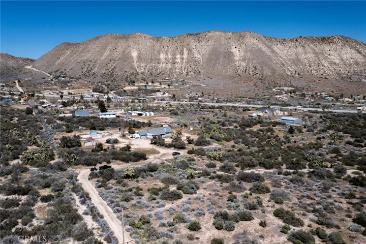 6425 Paramount Road, Phelan, California 92371