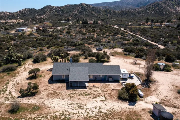 6425 Paramount Road, Phelan, California 92371