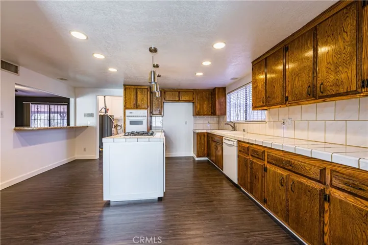413 Avenue 6, Lake Elsinore, California 92530