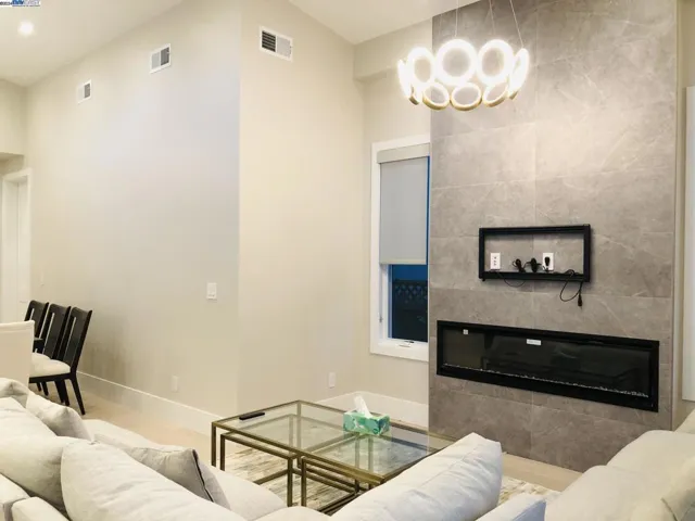 466 Ruthven, Palo Alto, California 94301