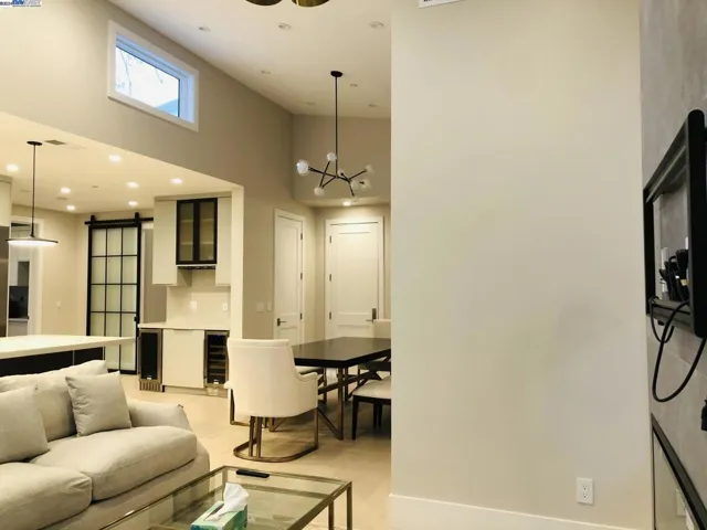 466 Ruthven, Palo Alto, California 94301