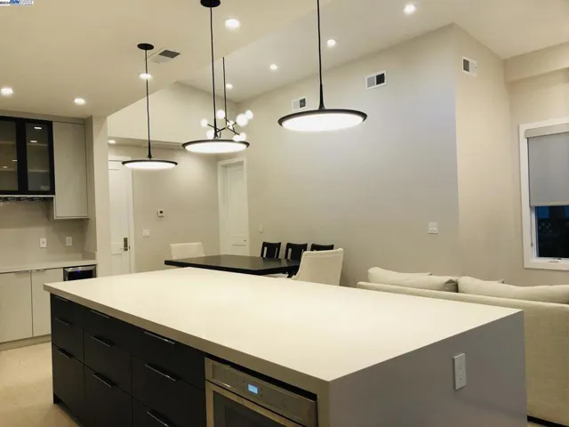 466 Ruthven, Palo Alto, California 94301