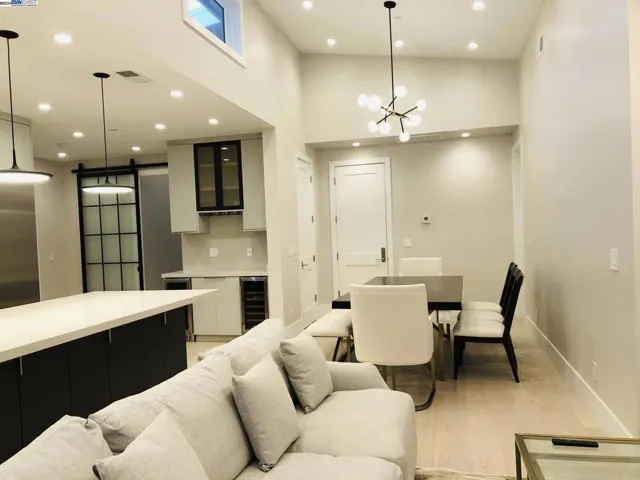 466 Ruthven, Palo Alto, California 94301
