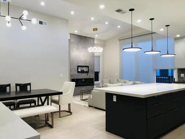 466 Ruthven, Palo Alto, California 94301
