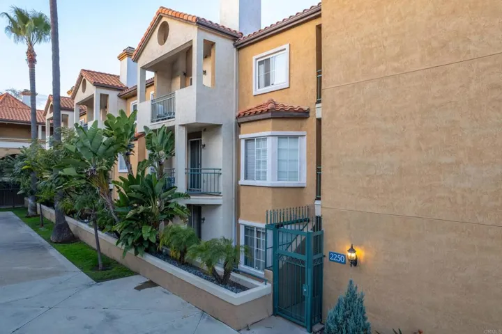 2250 Camino De La Reina 6304, San Diego, California 92108