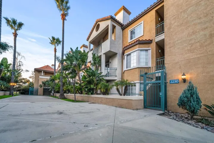 2250 Camino De La Reina 6304, San Diego, California 92108