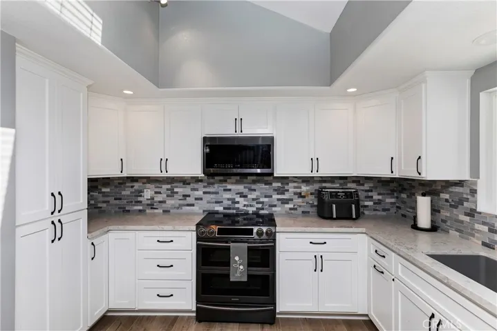 30010 Clear Water Drive, Canyon Lake, California 92587