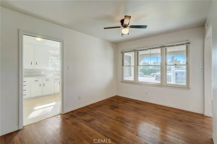 Entrance to kitchen from Dining/Family Room